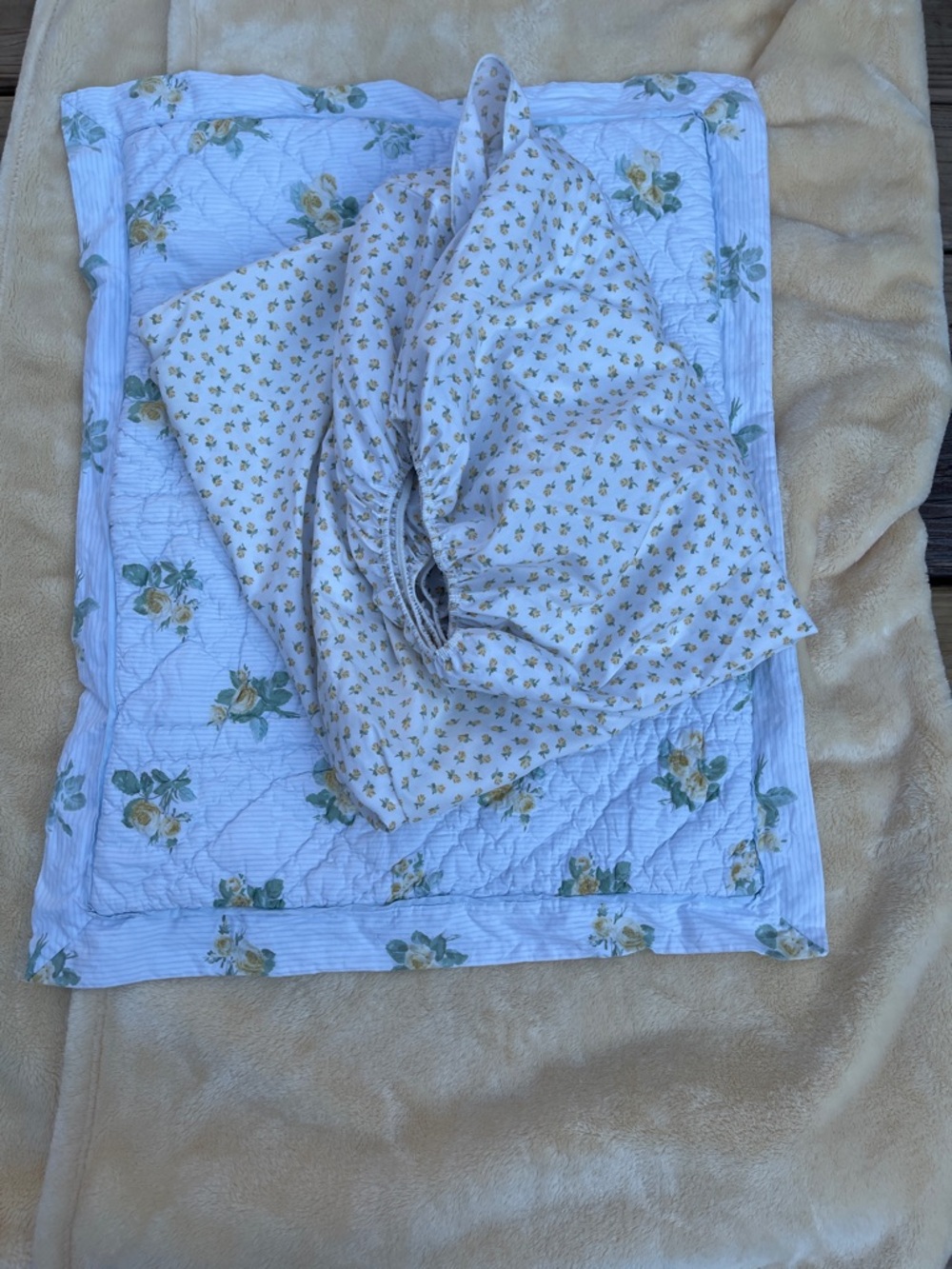 Waverly Garden room twin fitted sheet yellow roses